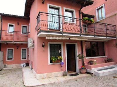Casa all'interno di una corte