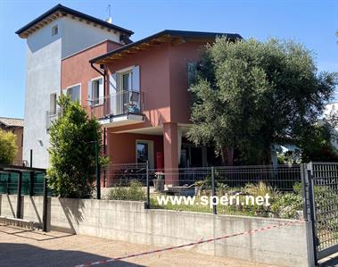 Casa indipendente con giardino