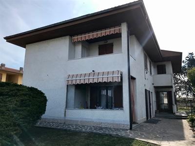 in piccola palazzina