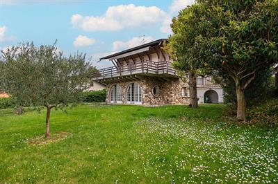 Villa mit Seeblick