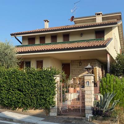 Immobiliare Speri | Verkauf - Villa mit Pool - 